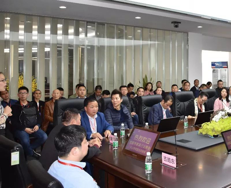 考察團列席多功能會議室