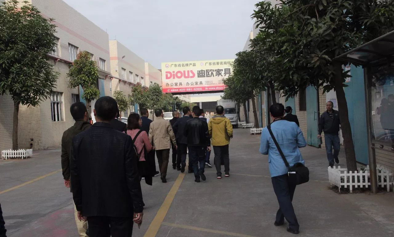 成都市家具行業商會中山考察團蒞臨草莓视频官网下载家具參觀交流