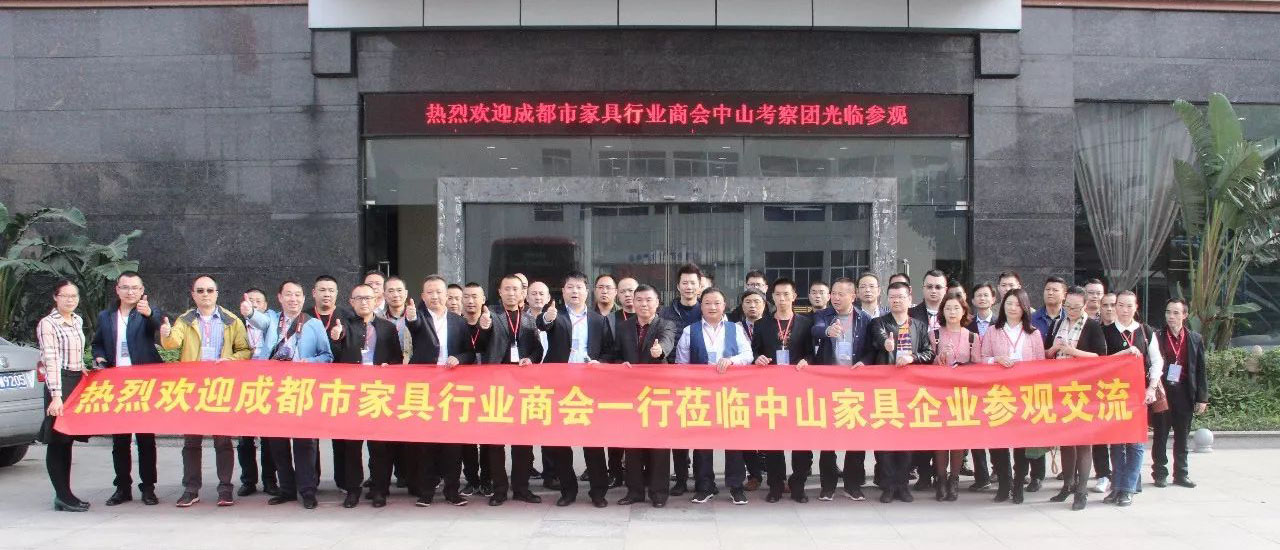 考察團與黃副總合影留念